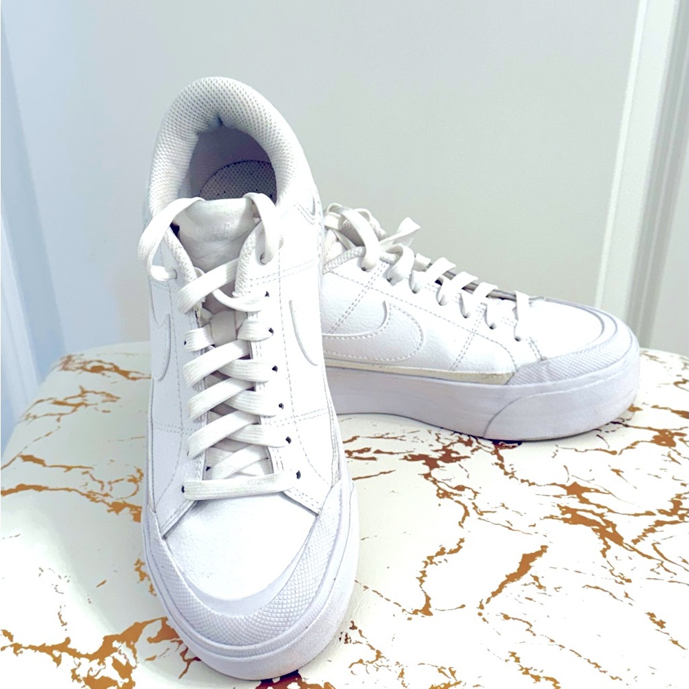 Nike Court Legacy Lift
Model # DM7590-101
Size 5